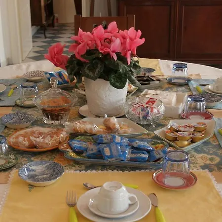Alojamento de Acomodação e Pequeno-almoço Evelina